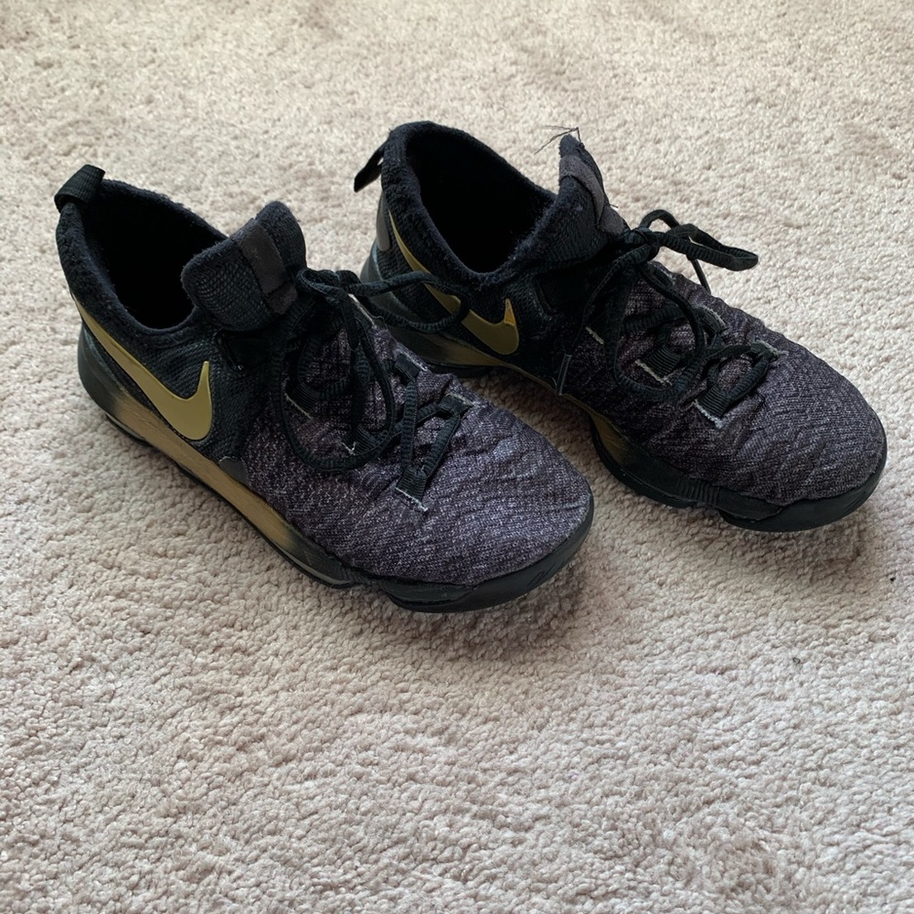 Nike Zoom KD9 kids basketball shoes,size 4Y, black